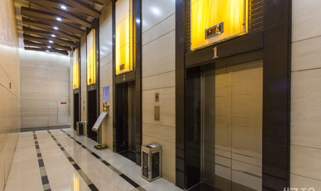 华业国际中心电梯间